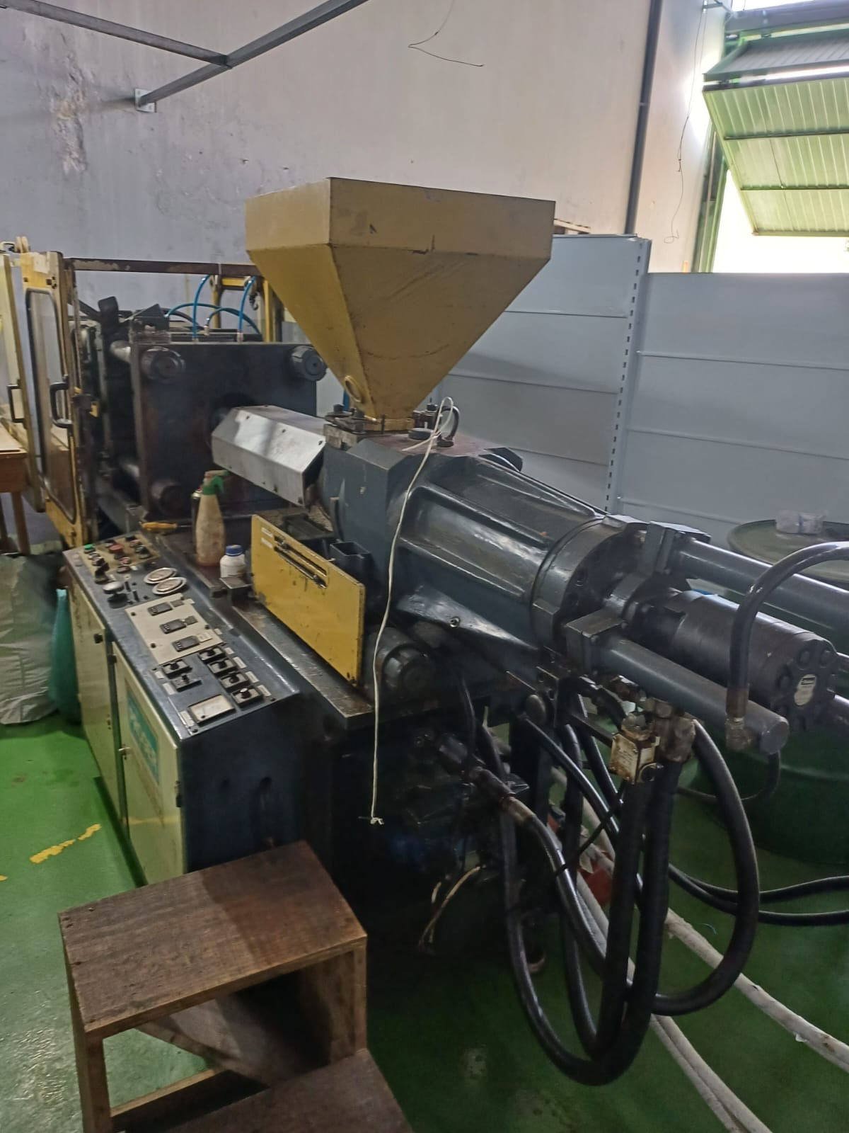 Injetora Himaco MI 200/300 Ton