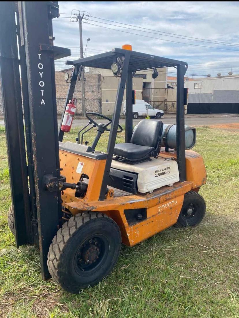 Empilhadeira 2.500 Ton Marca Toyota 4FG25
