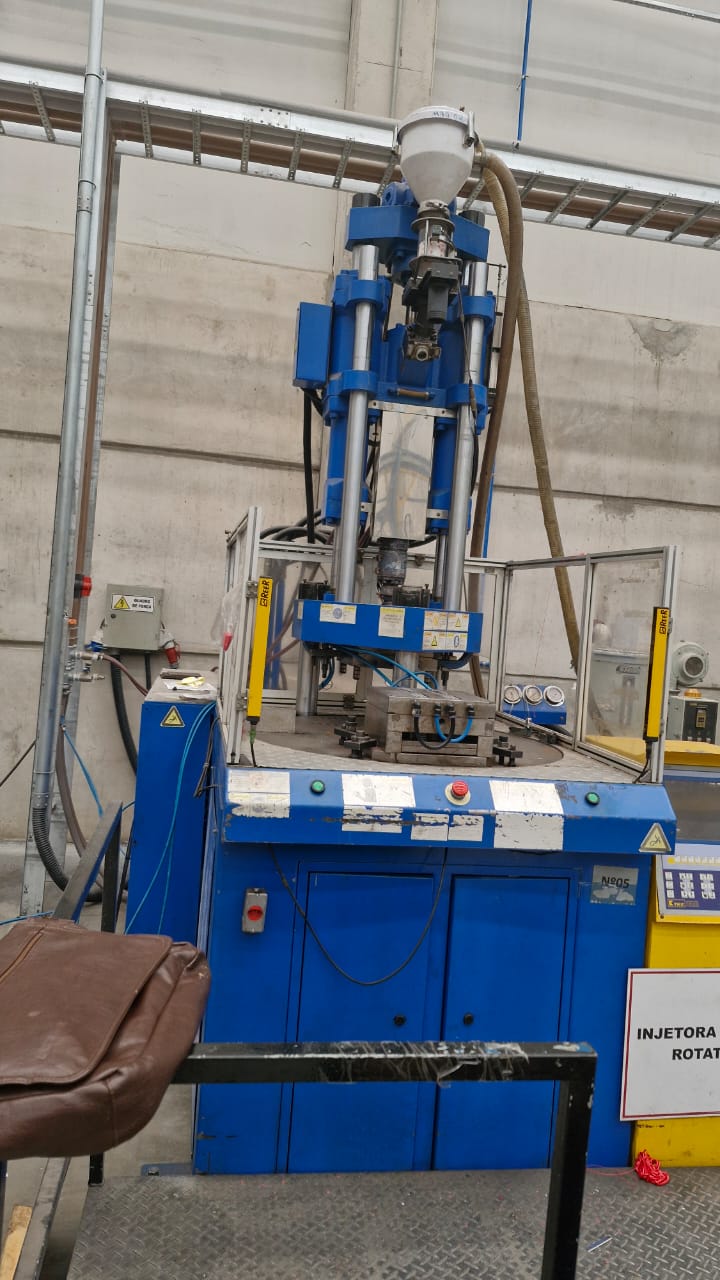 Injetora Vertical Rotativa 50 Ton